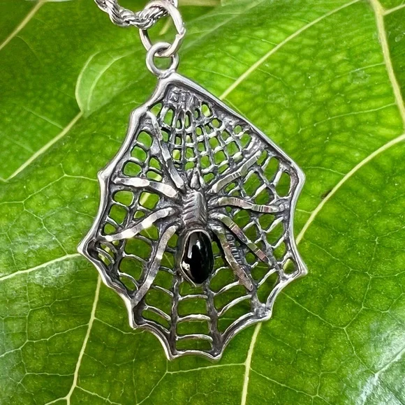 SOLD Vintage 925 Sterling Silver Black Onyx Spider Web Pendant 5.3g Halloween - Picture 3 of 11